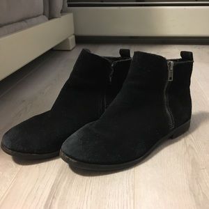 BLACK STEVE MADDEN ANKLE BOOTS